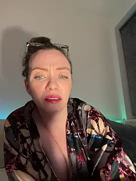 Webcam Model (FemDom_RubyKnightXXO)  is live.Free join now!