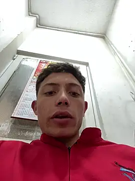 santiObrero Live Webcam on Stripchat