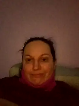 BustyLadyAlma webcam