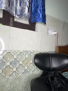 Webcam Model (Oh_Priya) is live