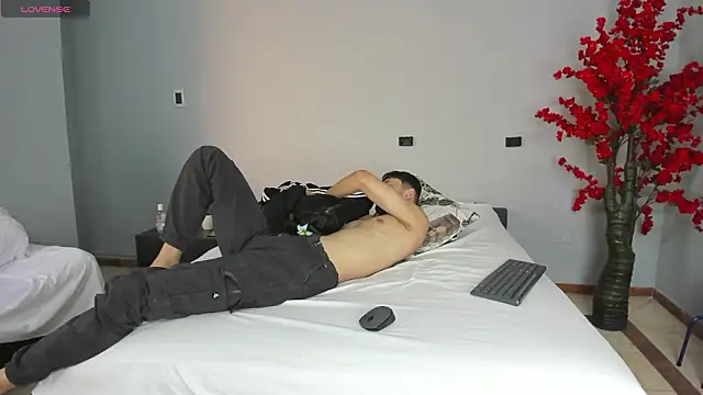 dracke_and_zara webcam