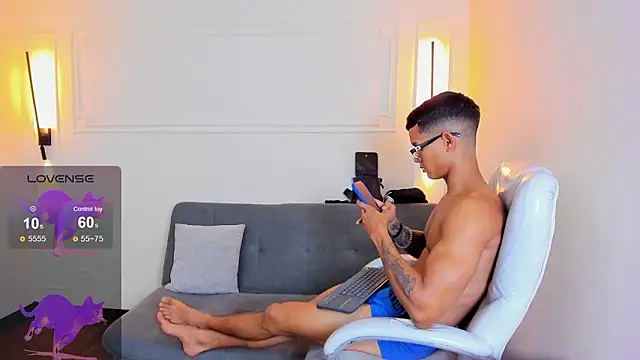 Paradise_boy_s webcam