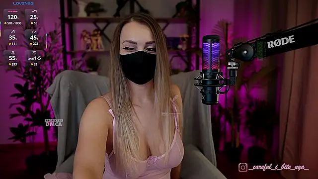 careful_i_bite_nya webcam