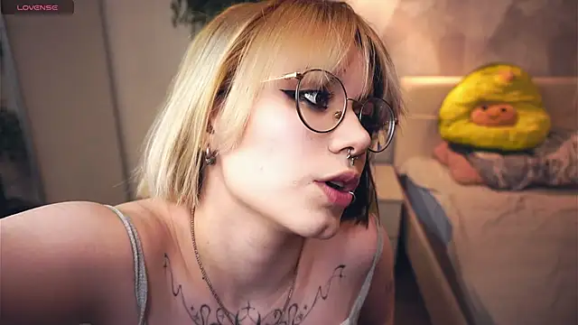 kellepourier (F teen) - suck  fingers as if it were your....