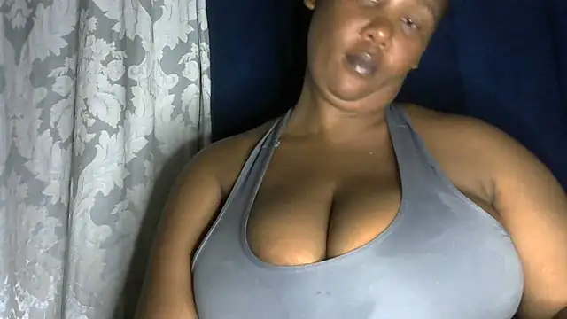 NippleMilkXx webcam