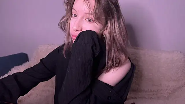 moundliicht1 (F teen) - suck nipples