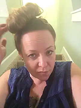 julimonroe's Stripchat show and profile