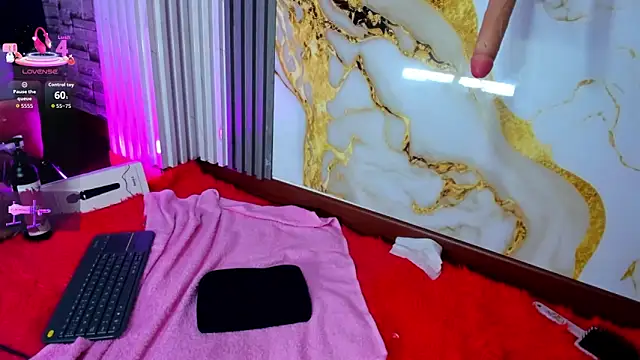 mlucreciasucker303av webcam