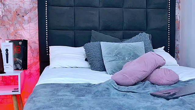 angelique_angell (F young) - DOMI clitoris, control x 5 min, best tip