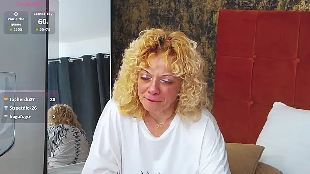 LittleCurlyGirl webcam