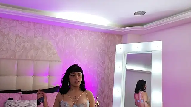 cute_hollywood webcam