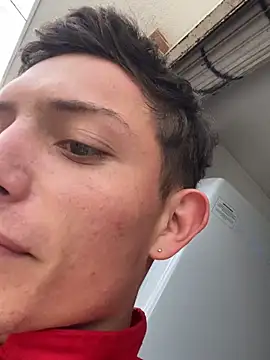 santiObrero Live Webcam on Stripchat