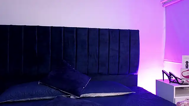 laura_cap7 - Laura_cap7's free webcam - UK Sex Cams