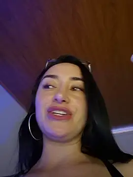 Webcam Model (preetypeach)  is live.Free join now!