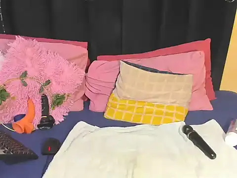 AmazingDarkDoll webcam