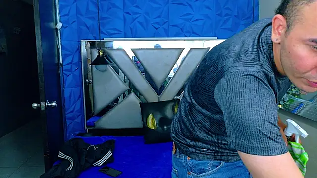 TemptationDual webcam