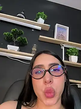 Webcam Model (isabella_jade)  is live.Free join now!