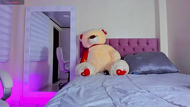 isaa_19 - Isaa_19's free webcam - UK Sex Cams