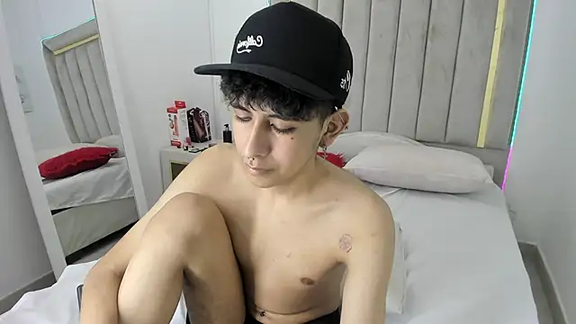 julian_xx (M twink) - All naked