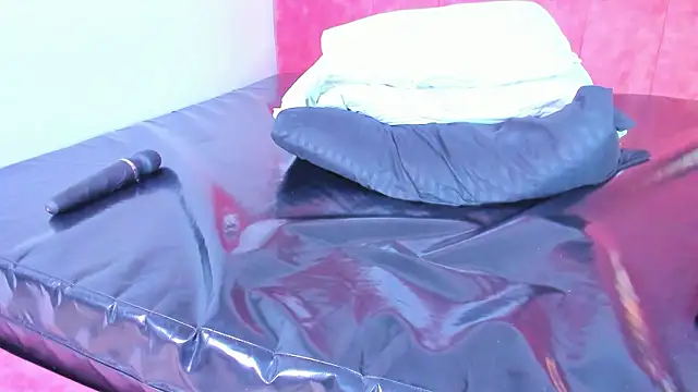 kittyy_milk_001 webcam