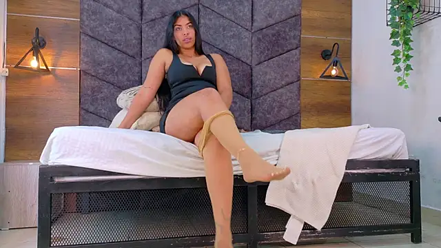 RiriiBrunette__ webcam