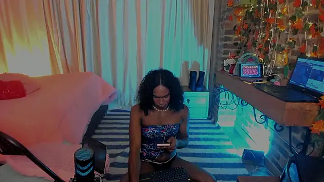 LaGoldenBitch webcam