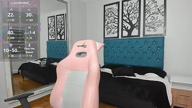 chiquisgp (F milf) - show flash pussy