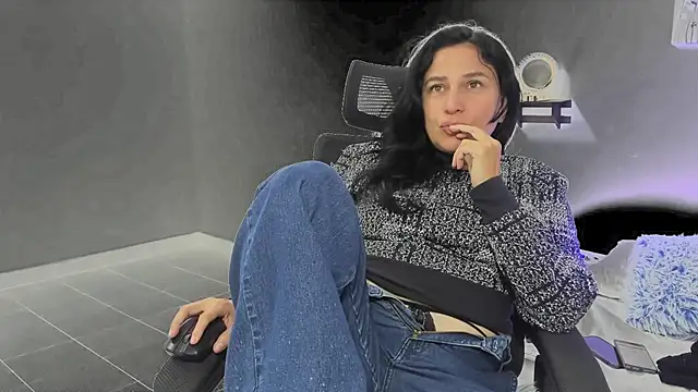 camille_ashar webcam