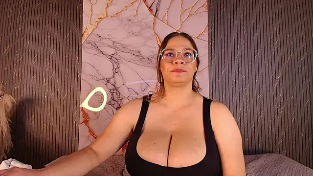 big_tits_in_your_face webcam