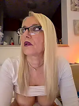 kikkastar - Kikkastar's free webcam - UK Sex Cams