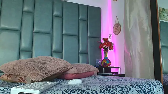 TashaNaughty4u webcam