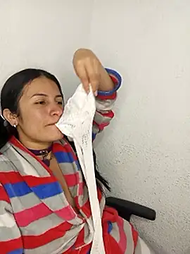 laurahotdirty webcam