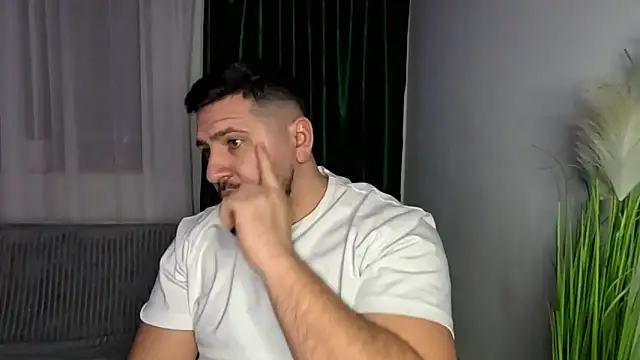 Gold_Alpha_Boy webcam