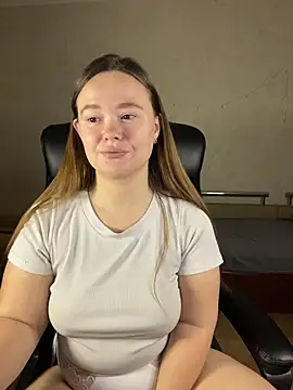 Webcam Model (CaramelleSugarr)  is live.Free join now!