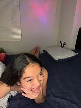 poli_amor2025 - Poli_amor2025's free webcam - UK Sex Cams