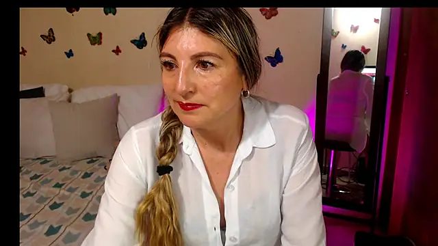 jolie-mature - Jolie-Mature's free webcam - UK Sex Cams