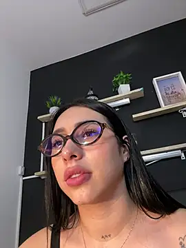 Webcam Model (isabella_jade)  is live.Free join now!