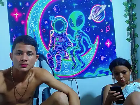 tom_y_fresita - Tom_y_fresita's free webcam - UK Sex Cams