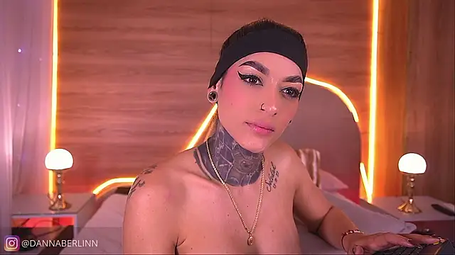 danna_berlin_'s Stripchat show and profile