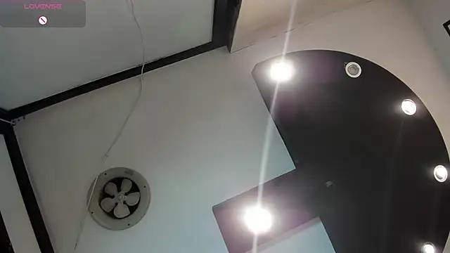 ChannelWhitee_ webcam