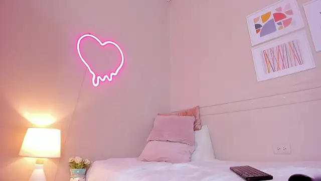 _emily__st - _emily__st's free webcam - UK Sex Cams