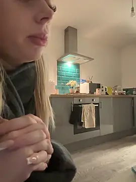 Blonde_CassieXX webcam