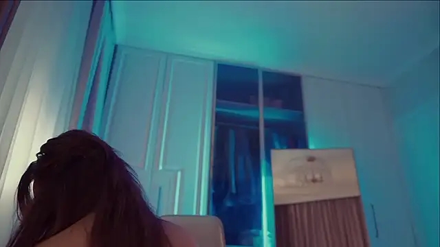 MilaDYstarlight's Stripchat show and profile