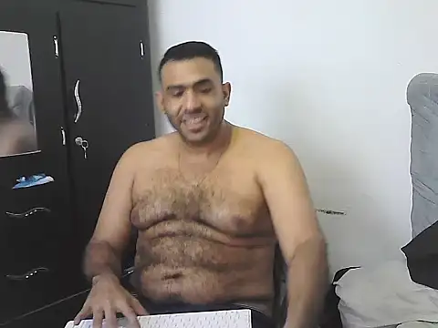 AlphaLatinoBear webcam