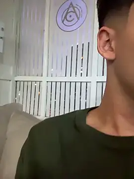 AdrianRinaldi Live Webcam on Stripchat