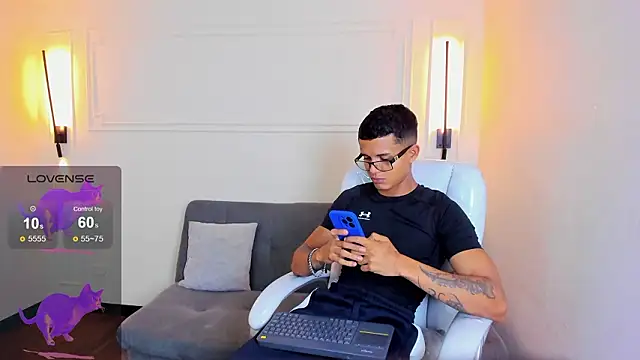 Paradise_boy_s webcam