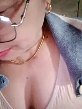 small-house123 - Small-house123's free webcam