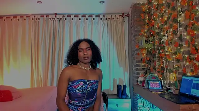 LaGoldenBitch webcam