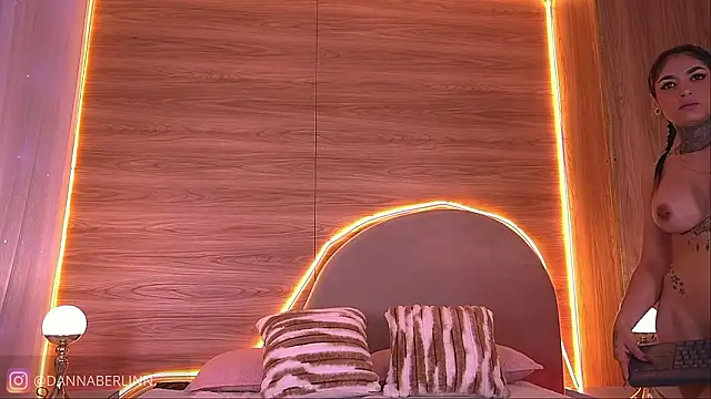 danna_berlin_ (F young) - SHOW SQUIRT