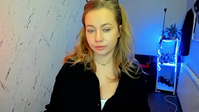 holly_xglam - Holly_xglam's free webcam - UK Sex Cams